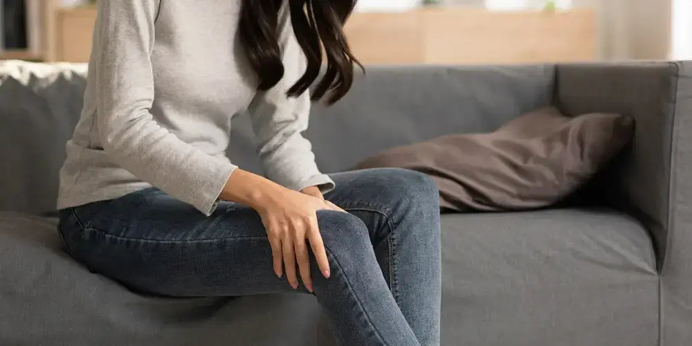 Lady with aches in leg